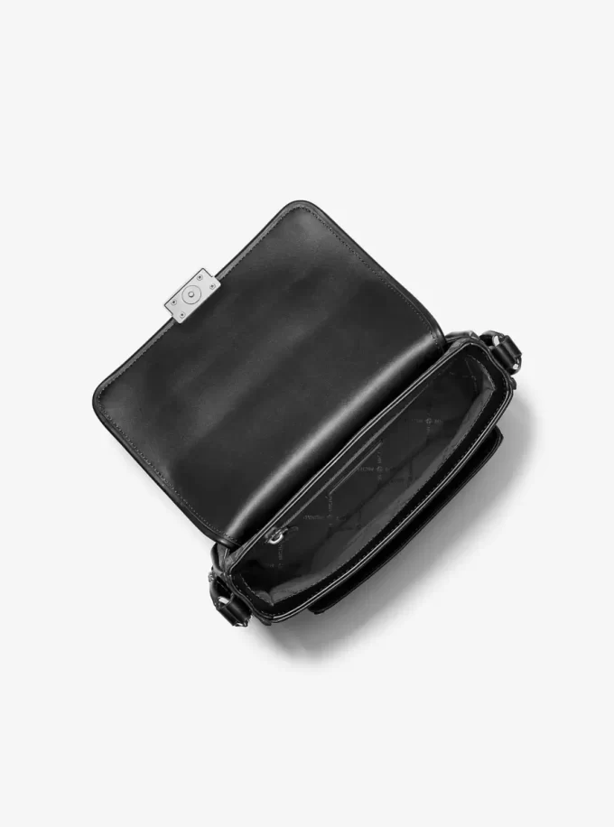 Bradshaw Medium Messenger Bag mit charakteristischem Logo Bradshaw Medium Messenger Bag mit charakteristischem Logo