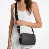 Bryant Medium Umhängetasche aus genarbtem Leder für Kameras Bryant Medium Umhängetasche aus genarbtem Leder für Kameras