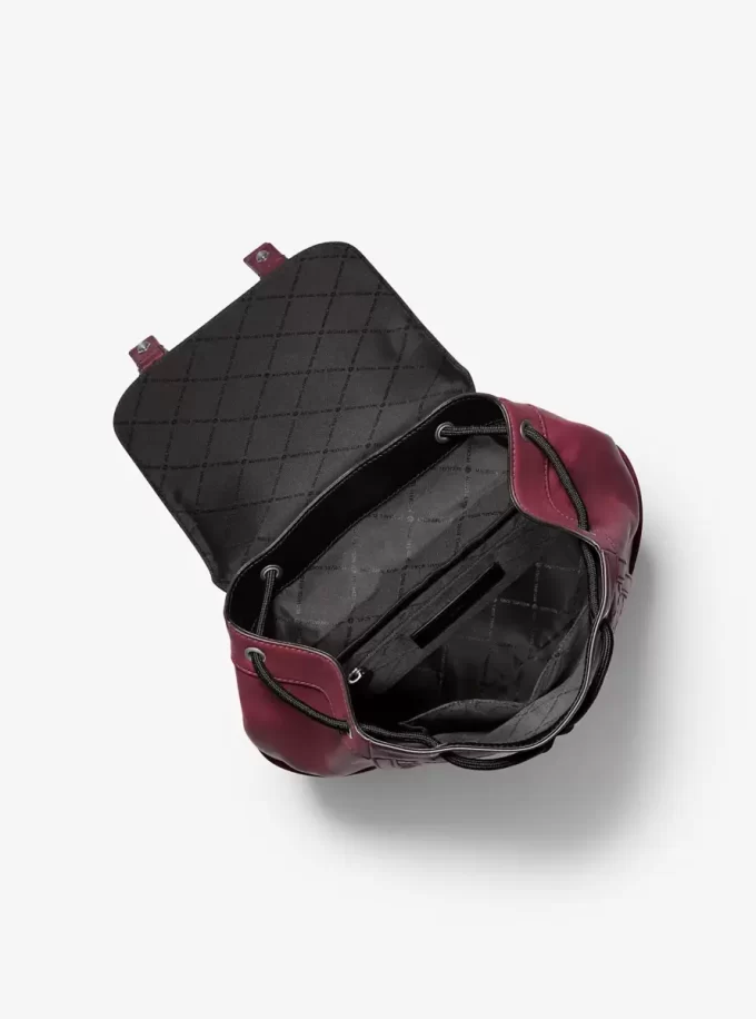 Colby Medium Rucksack aus poliertem Leder mit Logoprägung