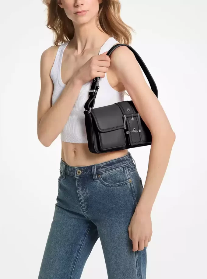 Colby Schultertasche aus Leder (mittelgroß)