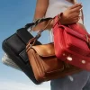 Colby Schultertasche aus Leder (mittelgroß)