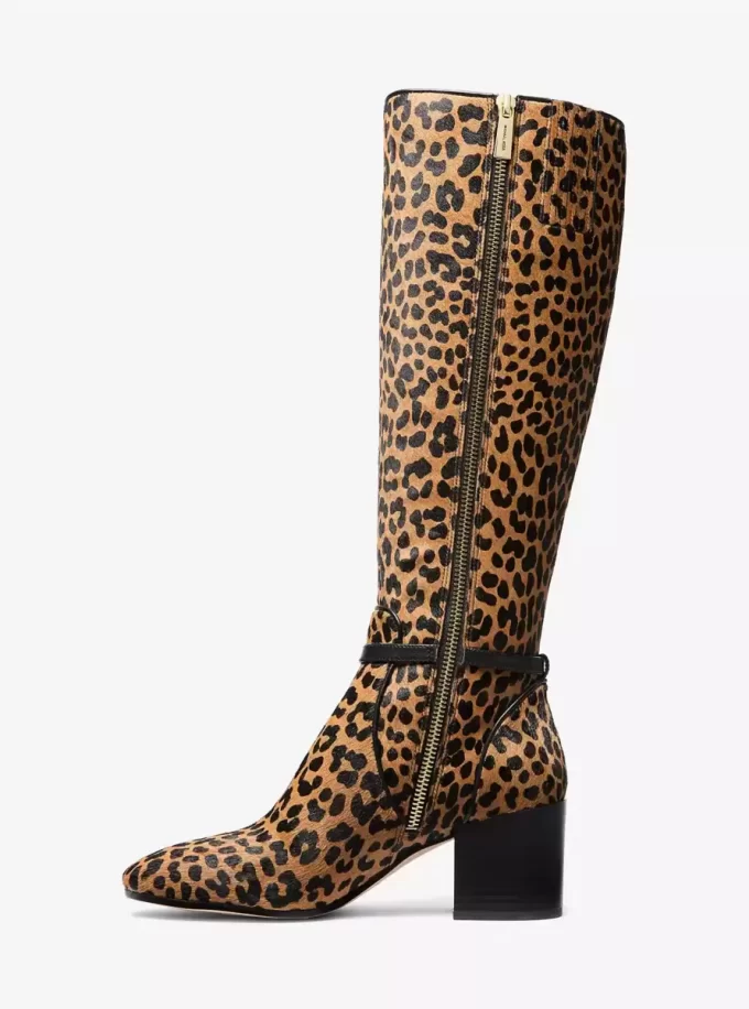 Ella Stiefelette mit Leopardenmuster aus Kalbsfell, weiter Schaft und Blockabsatz