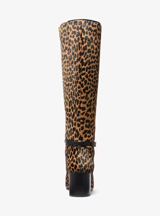 Ella Stiefelette mit Leopardenmuster aus Kalbsfell, weiter Schaft und Blockabsatz