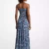 Geblümtes, gestuftes Kleid aus Georgette mit Smokdetails