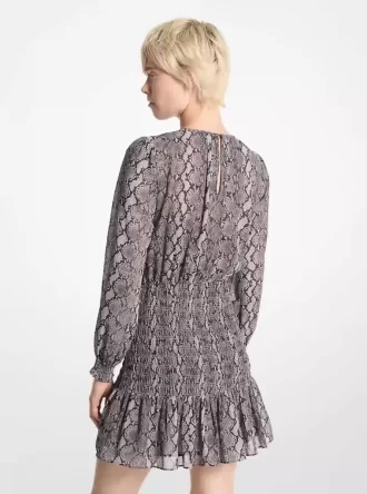 Georgette-Kleid mit Schlangenmuster und Smok-Einsatz