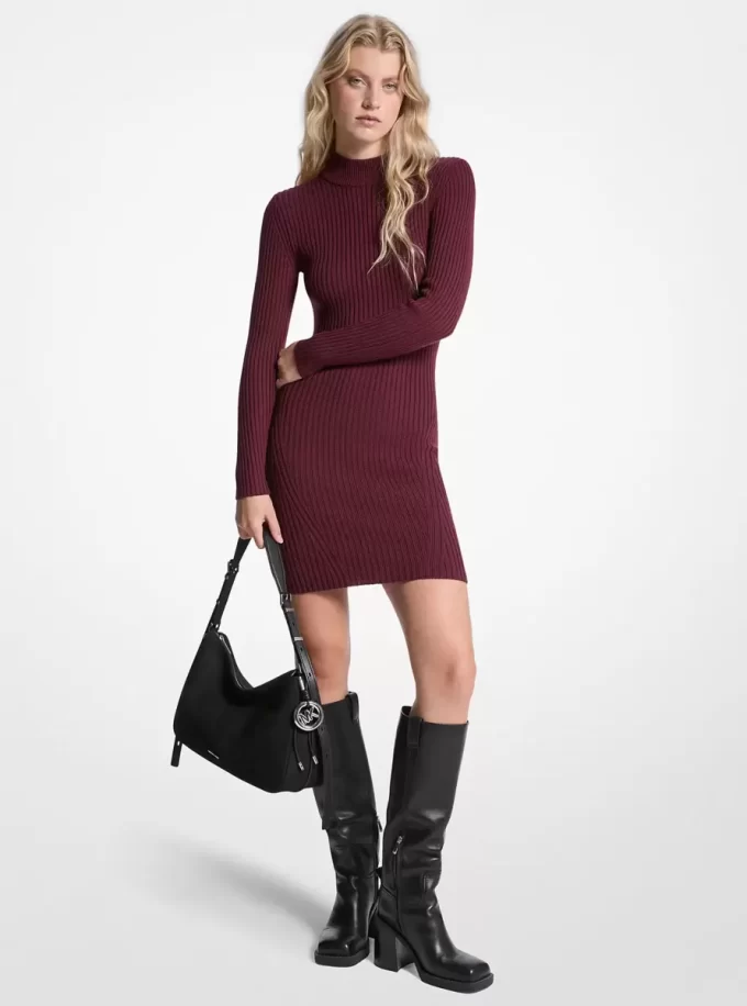 Geripptes Kleid aus Stretchwolle mit Stehkragen Geripptes Kleid aus Stretchwolle mit Stehkragen