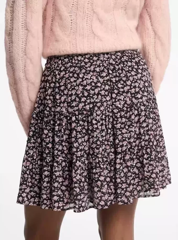 Gesteppter Rock aus Georgette mit Blumenmuster und Nieten