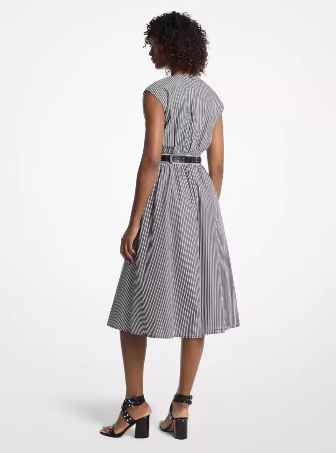 Gestreiftes Midikleid aus Baumwollpopeline mit Gürtel Gestreiftes Midikleid aus Baumwollpopeline mit Gürtel