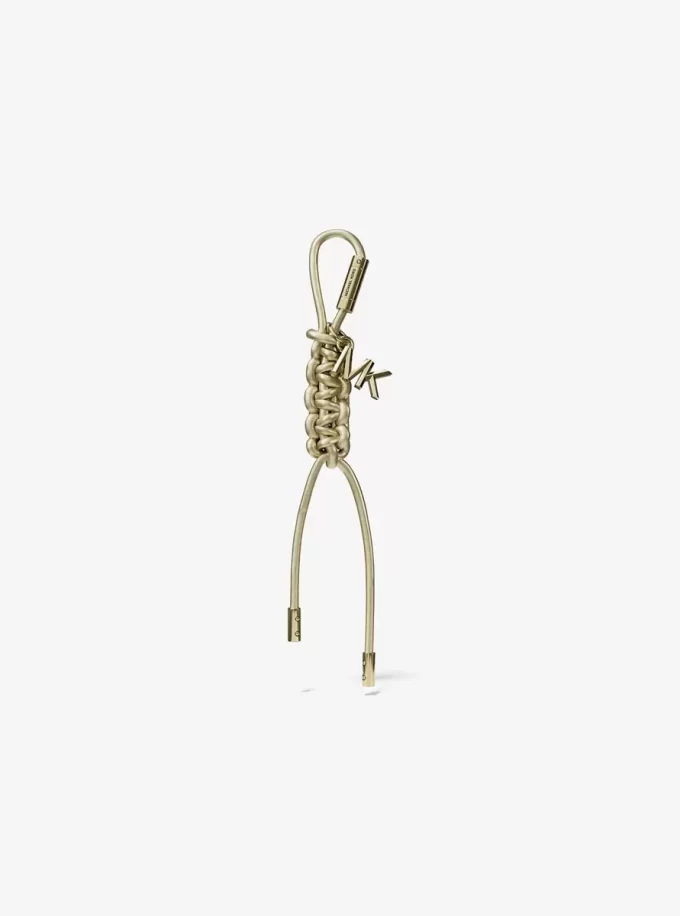 Goldfarbener und metallisch schimmernder Taschenanhänger aus geflochtener Kordel Goldfarbener und metallisch schimmernder Taschenanhänger aus geflochtener Kordel