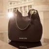 Große Lillie Schultertasche aus genarbtem Leder
