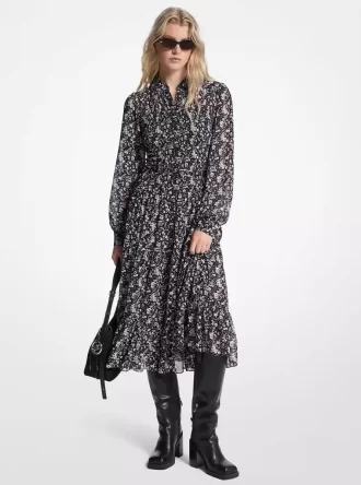 Hemdblusenkleid aus Georgette mit Blumenmuster und Smokdetails Hemdblusenkleid aus Georgette mit Blumenmuster und Smokdetails