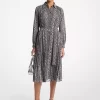 Hemdblusenkleid aus Georgette mit Schlangenmuster und Falten Hemdblusenkleid aus Georgette mit Schlangenmuster und Falten