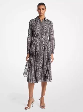 Hemdblusenkleid aus Georgette mit Schlangenmuster und Falten