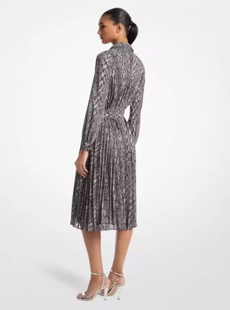 Hemdblusenkleid aus Georgette mit Schlangenmuster und Falten
