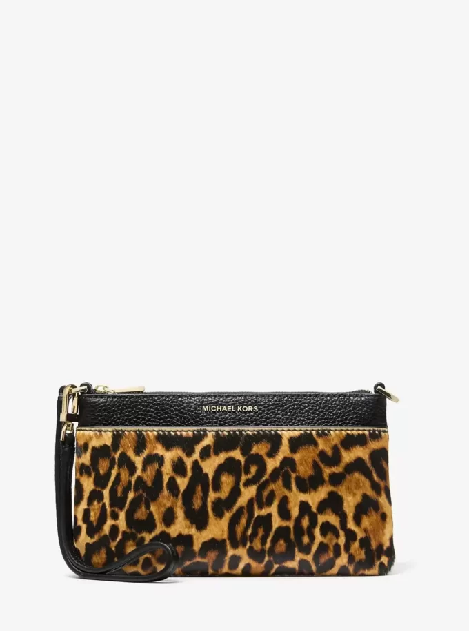 Jet Set Medium Handgelenktasche mit Leopardenmuster aus Kalbsfell und Leder Jet Set Medium Handgelenktasche mit Leopardenmuster aus Kalbsfell und Leder