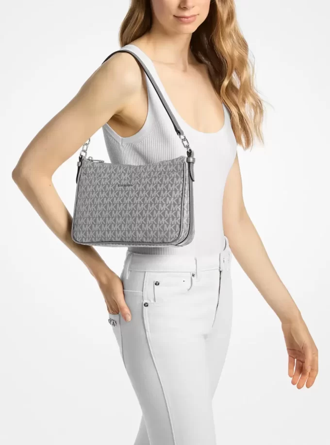 Jet Set Medium Pochette Crossbody Bag mit gewebtem Pochette-Gewebe und charakteristischem Logoprint Jet Set Medium Pochette Crossbody Bag mit gewebtem Pochette-Gewebe und charakteristischem Logoprint