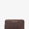 Jet Set Smartphone-Handgelenktasche mit charakteristischem Logo