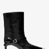 Kasia Stiefel aus Schlangenleder mit Schnallenprägung