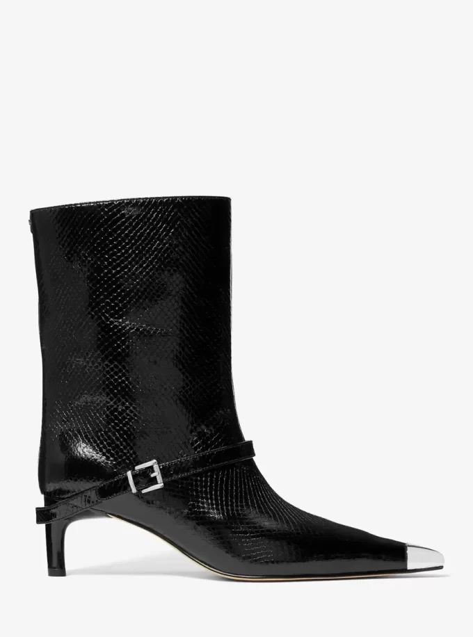 Kasia Stiefel aus Schlangenleder mit Schnallenprägung