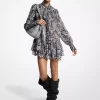 Kleid aus metallisch schimmerndem Paisley-Georgette mit Bindekragen