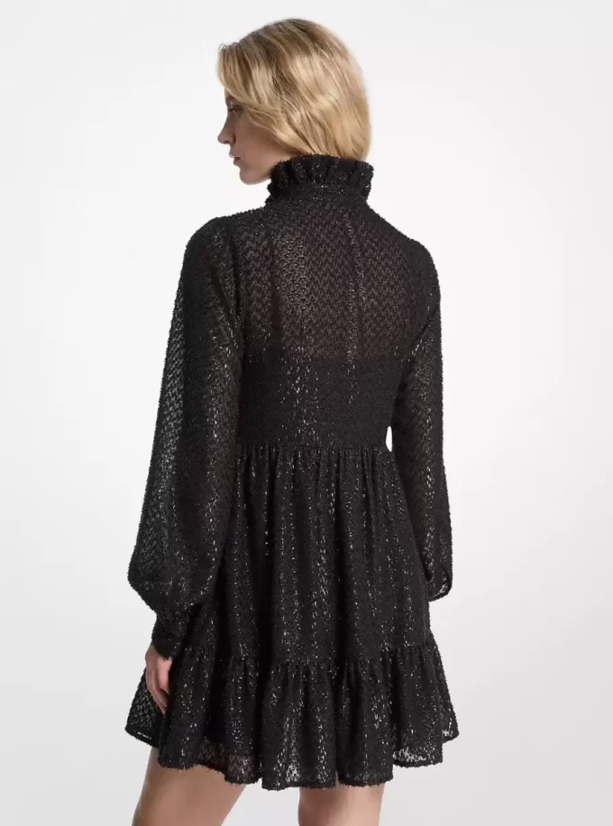 Kleid mit metallischem Clip und Jacquard-Bindekragen