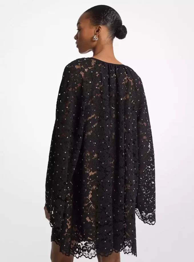 Kleid mit Nieten, Kordel, floraler Spitze und V-Ausschnitt