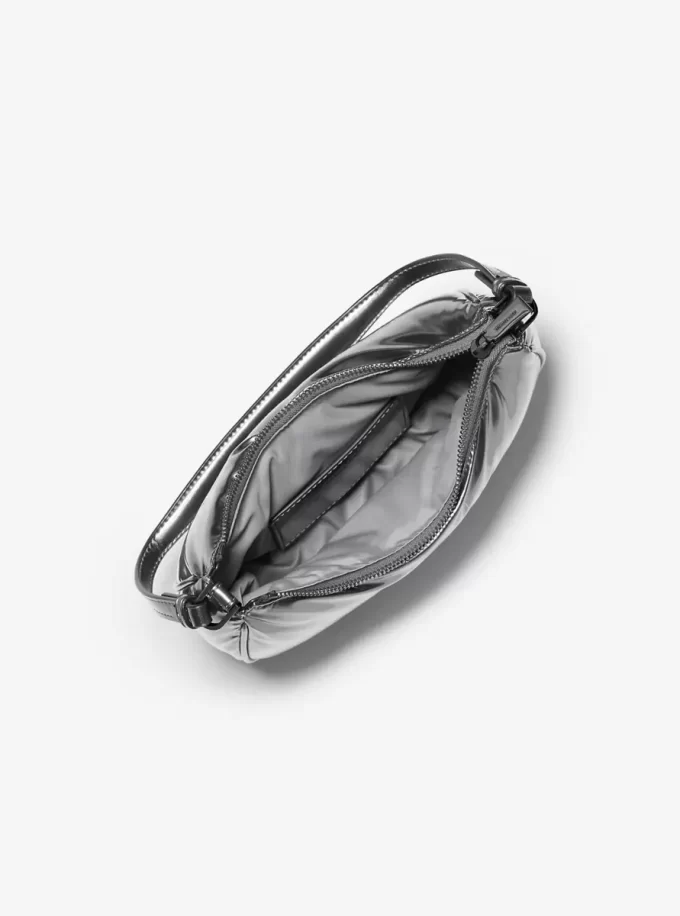 Kyla Kleine, voluminöse, metallisch schimmernde, wandelbare Pochette Kyla Kleine, voluminöse, metallisch schimmernde, wandelbare Pochette