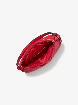 Kyla Kleine, voluminöse, wandelbare Pochette