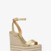 Leighton Keilsandalen aus Metallic-Leder Leighton Keilsandalen aus Metallic-Leder