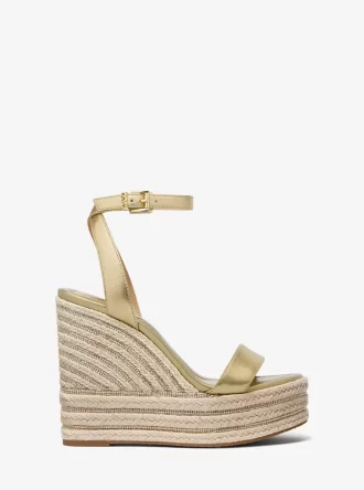 Leighton Keilsandalen aus Metallic-Leder