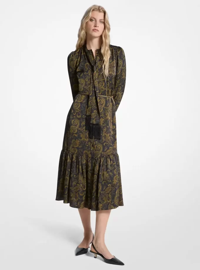 Midikleid aus Satin mit Paisley-Muster und Bindekragen