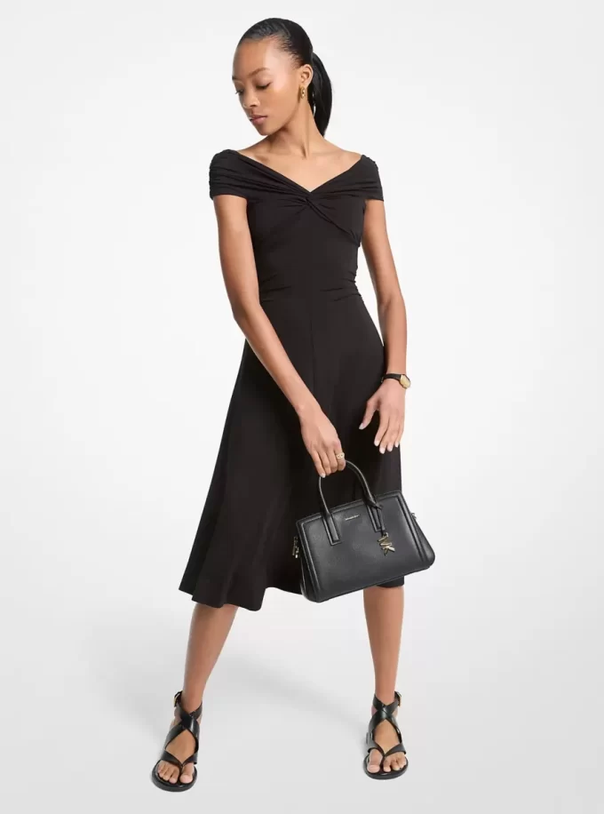 Midikleid aus Stretch-Viskose mit Carmen-Ausschnitt Midikleid aus Stretch-Viskose mit Carmen-Ausschnitt