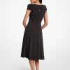Midikleid aus Stretch-Viskose mit Carmen-Ausschnitt Midikleid aus Stretch-Viskose mit Carmen-Ausschnitt