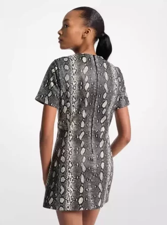 Minikleid aus Leder mit Schlangenprägung