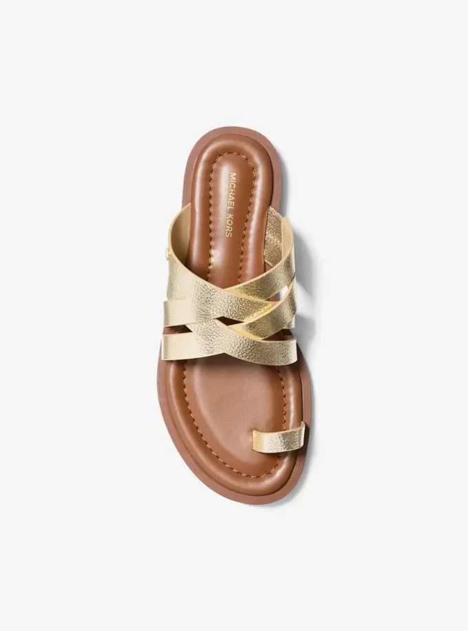 Nora Metallic Sandale aus genarbtem Leder