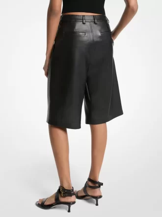 Plissee-Bermuda-Shorts aus Leder