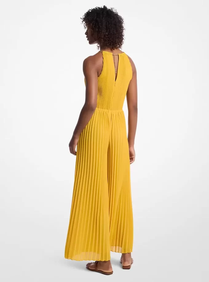 Plissee-Jumpsuit aus Georgette mit Neckholder und Verzierungen Plissee-Jumpsuit aus Georgette mit Neckholder und Verzierungen