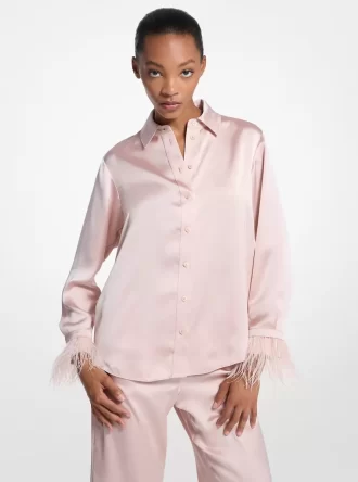 Pyjamahemd aus Satin mit Federbesatz