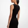 Samtkleid mit Smokdetails Samtkleid mit Smokdetails