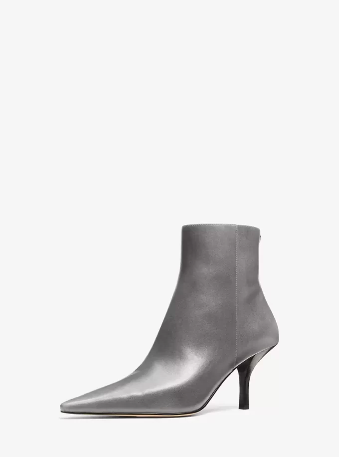 Selina Stiefelette aus poliertem Leder Selina Stiefelette aus poliertem Leder
