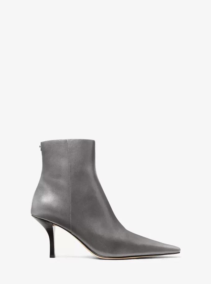 Selina Stiefelette aus poliertem Leder Selina Stiefelette aus poliertem Leder