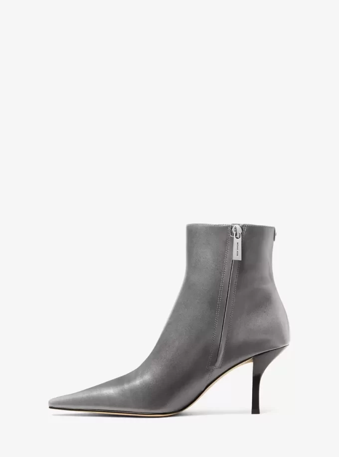 Selina Stiefelette aus poliertem Leder Selina Stiefelette aus poliertem Leder