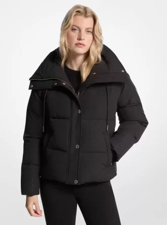 Steppjacke mit charakteristischem Logo