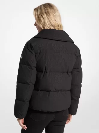 Steppjacke mit charakteristischem Logo