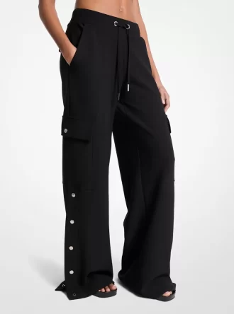 Stretch-Crêpe-Cargohose mit weitem Bein