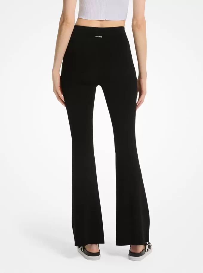 Stretch-Strick-Leggings mit ausgestelltem Bein