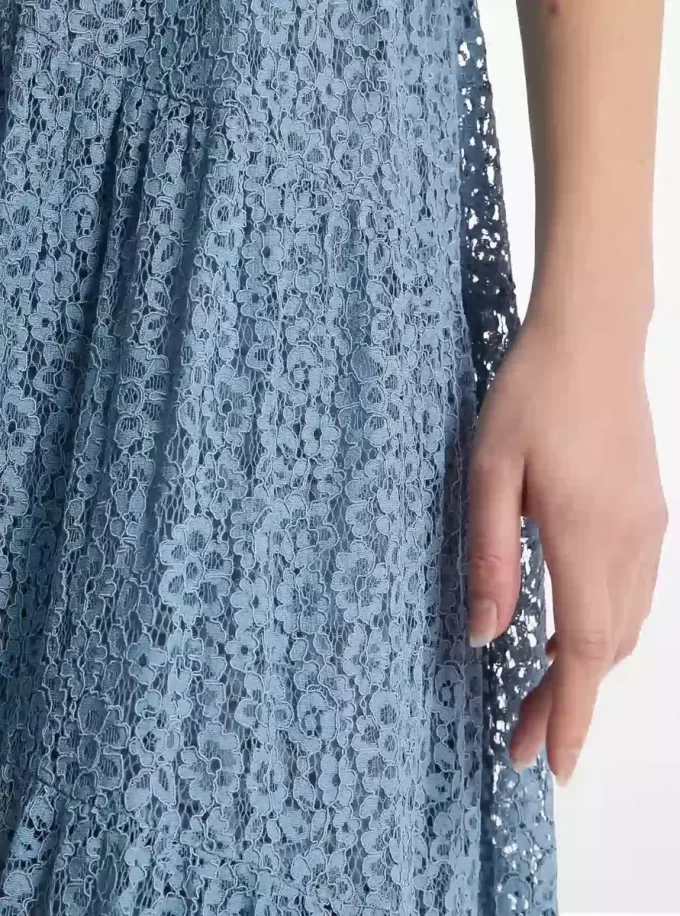 Stufenkleid aus floraler Spitze