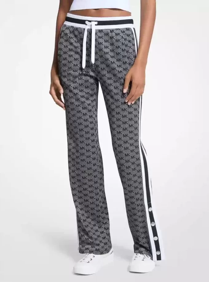 Trainingshose mit Logoprint, metallisch schimmerndem Stretch-Strick