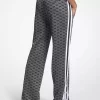 Trainingshose mit Logoprint, metallisch schimmerndem Stretch-Strick