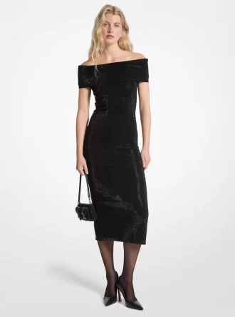 Verziertes schulterfreies Stretch-Strickkleid Verziertes schulterfreies Stretch-Strickkleid